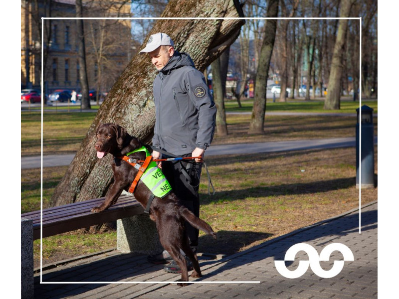 Šuo vedlys su instruktoriumi V. Glodeniu. Tarnybinės šunininkystės klubo nuotr.