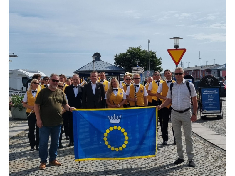 Palanga orkestro trenksmu žadino draugus švedus sveikindama juos su 900-uoju gimtadieniu