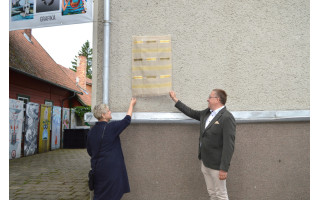 Atidengta memorialinė lenta, skirta prieš 200 metų Palangoje viešėjusiam Adomui Mickevičiui