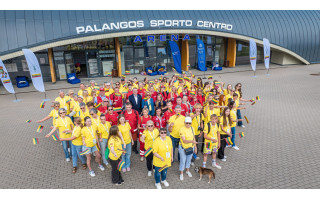 Pasaulio lietuvių sporto žaidynes vainikavo Valstybės diena, nešama 250 metrų trispalvė ir sugiedota „Tautiška giesmė“ (FOTO GALERIJA)