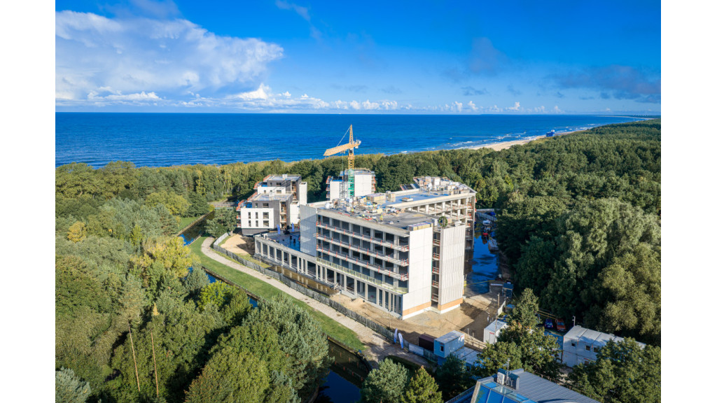 Palangoje statomas „Palanga Marriott Resort & Spa“ pasiekė aukščiausią tašką – iškeltas vainikas