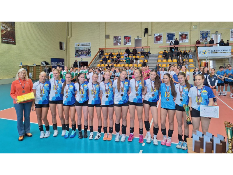 Palangos sporto centro U17 merginų tinklininkės iš Daugpilio parsivežė bronzos medalius