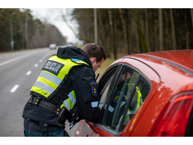Klaipėdos kelių policijos priemonių rezultatai – 9 neblaivūs vairuotojai ir 69 nepraleidę pėsčiųjų