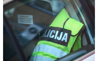 Policija įspėja: neįsileiskite į namus apsimetėlių specialistų, siūlančių dezinfekuoti namus