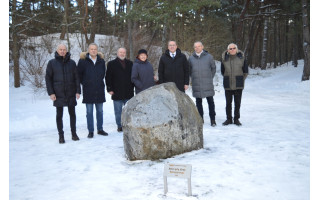 Palangai padovanota menininkų Vytauto ir Eugenijos Karčiauskų skulptūra „Rytas prie jūros“