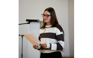 Jaunoji Palangos influencerė Ugnė Stirbytė, kurios haiku puošia Palangos tiltą: „Esu žmogus, kuriam sunku pripažinti savo sėkmes“