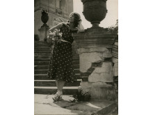 Olga Dubeneckienė – Palangos parke. Apie 1934. LTMKM archyvo nuotr.