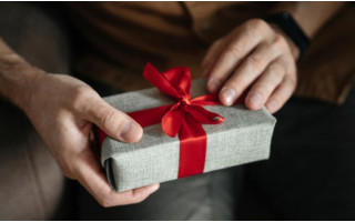 DOVANOS VYRAMS PAGAL PENKIAS MEILĖS KALBAS