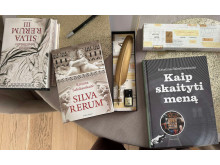 Rašytojos Kristinos Sabaliauskaitės dovanos mūsų gimnazistui. 