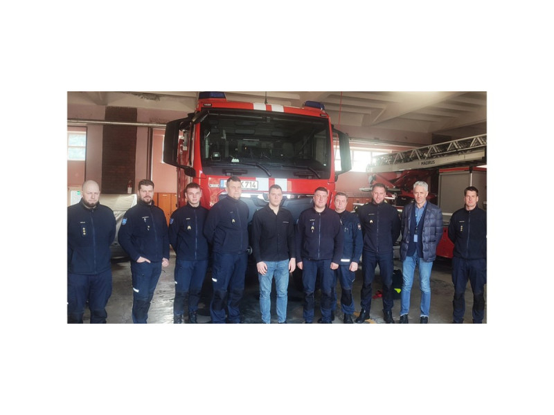„Lietuvos oro uostai“ Palangos ugniagesiams vedė mokymus apie gaisrų gesinimą oro uoste