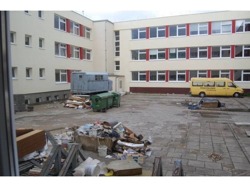 Mokslo metų pradžia „Baltijos“ pagrindinėje mokykloje – nuklota dulkėmis
