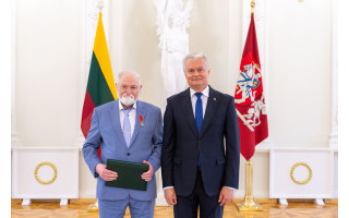 Palangiškis literatas Albinas Antanas Kazlauskas Prezidento dekretu apdovanotas ordinu „Už nuopelnus Lietuvai“