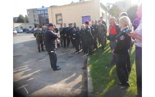 Vykdant mokymus pasieniečiai buvo raginami papildyti savanorių ugniagesių gretas