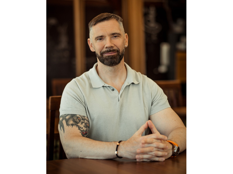 Apie konjako butelį, pakeistą į vyno, Kinijos ambasadorių, Konfucijų ir japonų kalbą