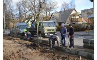 Tvarkomi Medžiotojų ir Vytauto gatvių šaligatviai