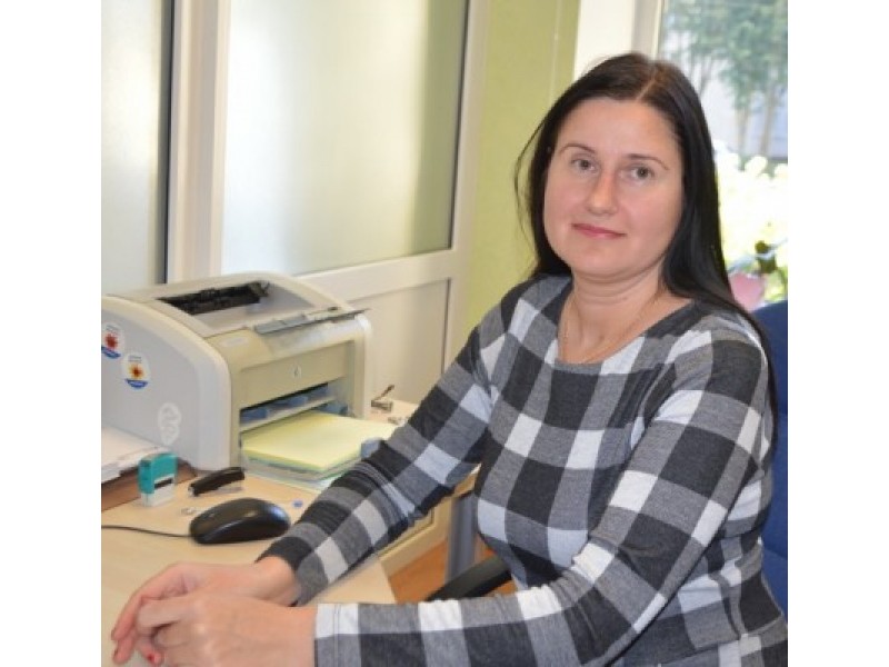Buhaltere-kasininke UAB „Palangos komunalinis ūkis“ du dešimtmečius dirbanti Renata Bučmienė neįsivaizduoja savęs nei kitame mieste, nei kitoje darbovietėje.