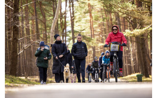 Palangos kultūros centras kviečia prisijungti prie renginių ciklo „Palangos dienos 2026“ ir balandžio 6 d. kartu leistis į tradicinį žygį „Gintaro kelias“ bei aktyvaus judėjimo akciją „Riedam“