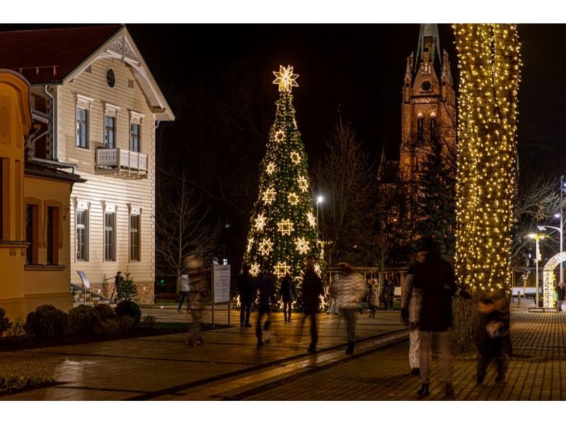  Palangoje ir Šventojoje nušvito Kalėdų eglės (FOTO GALERIJA)