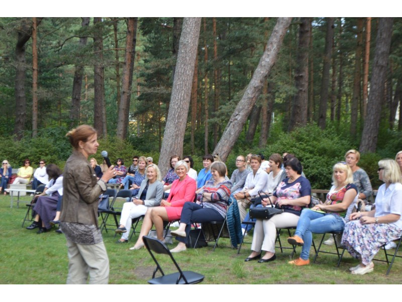 VšĮ „Šiuolaikinių didaktikų centras“ direktorė Daiva Penkauskienė kalbėjo apie kritinio mąstymo ir kūrybiškumo sąsajas.