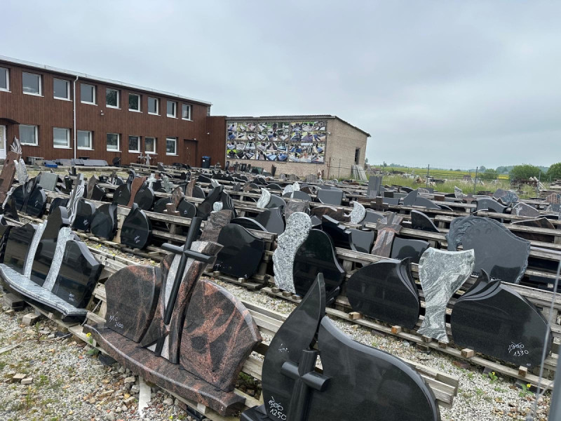 Paminklai ir kapų tvarkymas – pirkite iš gamintojo ir mokėkite mažiau