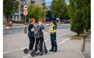 Medikams ir policijos pareigūnams nerimą kelia paspirtukininkai