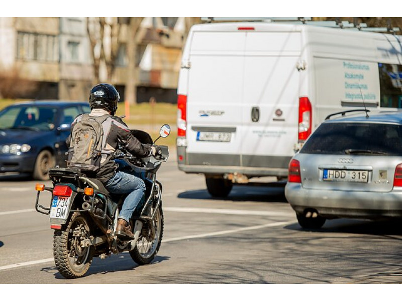 Pokyčiai motociklų vairuotojams: Seimas uždegė žalią šviesą sušvelninti atsakomybę dėl greičio viršijimo 