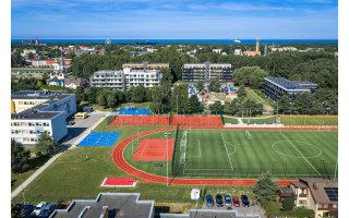„Baltijos“ pagrindinės mokyklos stadioną su modernia dirbtinės dangos futbolo aikšte, krepšinio, tinklinio, treniruoklių aikštelėmis pamėgo aktyvaus laisvalaikio mėgėjai