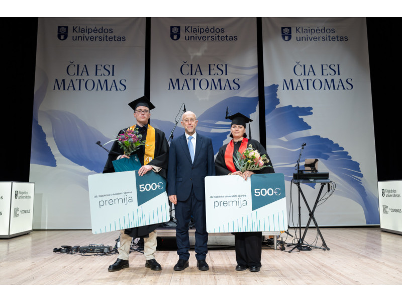 KUL vadovas A,Šimaitis su pirmaisiais premijų laureatais