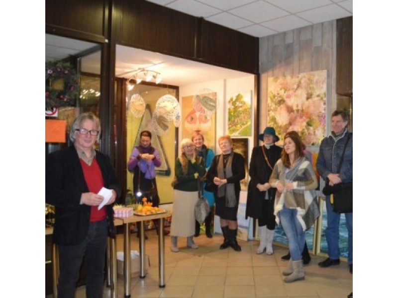 Kalėdinių atvirukų parodą atidaręs J. Griušys pakvietė ir į gruodžio viduryje rengiamą „Mosto“ parodą.