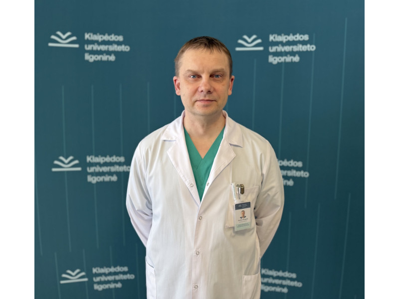 Klaipėdos universiteto ligoninės Širdies chirurgijos ir kraujagyslių ligų klinikos vadovas, kardiochirurgas dr. Saulius Raugelė