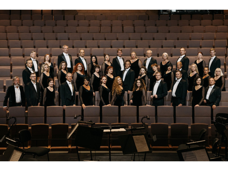 KVMT choras  ir vyriausiasis chormeisteris V. Konstantinovas. Domo Rimeikos nuotr.