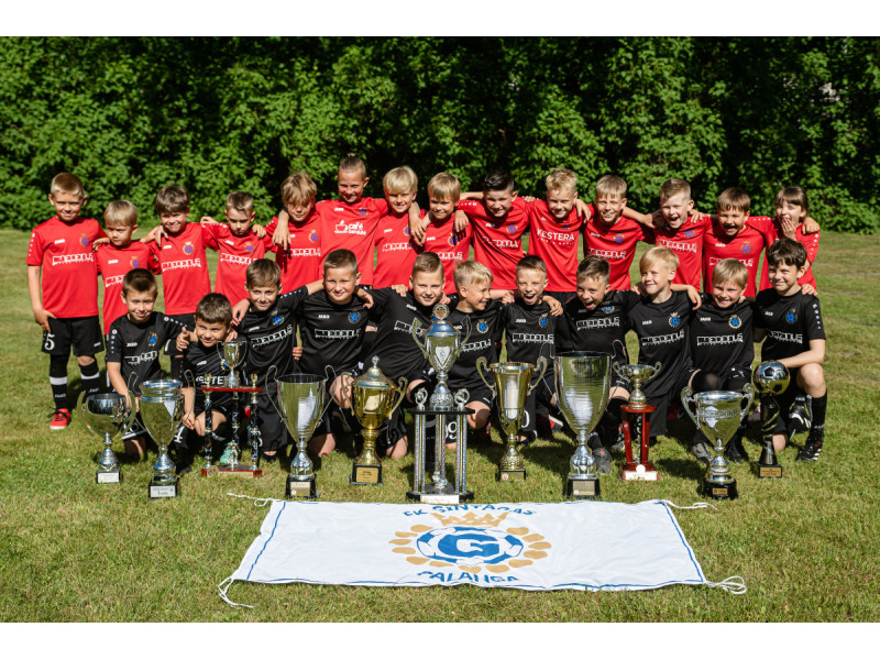 FK „Gintaras” U-15 komanda 2022 metais iškovojo teisę dalyvauti elitinėje lygoje tarp 12 stipriausiųjų šalies komandų. O 2010 metais gimę „gintariniai” berniukai 2021/2022 metų sezoną baigė pirmoje vietoje