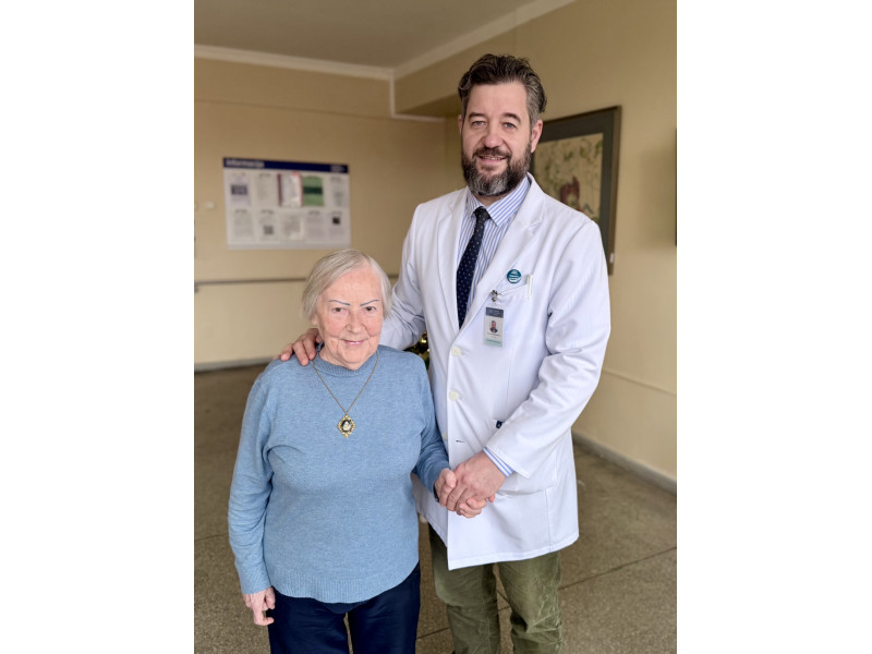 Arnas Staškevičius su paciente Nijole