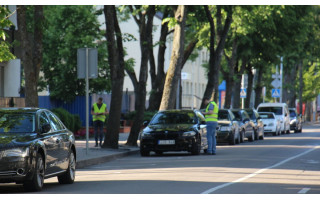 Vyras už motociklo statymą Palangoje gavo baudą: savivaldybė paaiškina, kokia tvarka galioja dabar