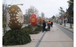 Palangą puošianti Margučių alėja jau skleidžia Velykų nuotaiką