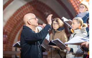 Palangos kultūros centro mišraus kamerinio choro įkūrėjas Edmundas Jucevičius: „Daugelio dabartinių dainininkų net nepažinojau. Kažkaip vieni kitus suradome ir susišaukėme“