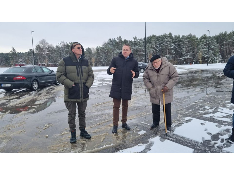 Vytautas Landsbergis sulaukė neįprastos ekskursijos – į Šventąją, su gidu – Palangos meru