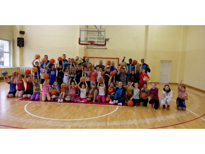 „Palangos“ krepšininkai apsilankė „Baltijos“ pagrindinėje mokykloje