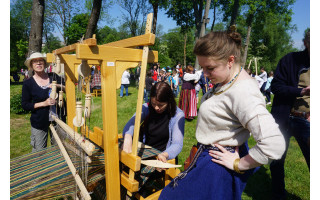 Kretingos muziejuje kviečia kelti trispalvę bangą