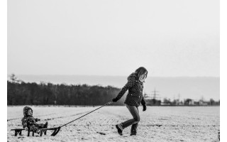 Sportinės, plastikinės ar medinės rogutės - kaip išsirinkti tinkamiausias žiemos pramogoms?