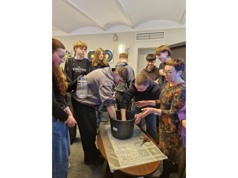 Integruota gimnazistų pamoka Gintaro muziejuje: tarptautinė paroda bei išskirtinė edukacija