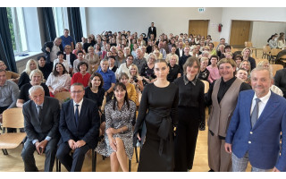 Palangos senosios gimnazijos bendruomenė: „Direktoriau Leonai, savo prasminga veikla kūrėte sielą, ieškančią bendrystės, atradimų, egzistencinių atramų“