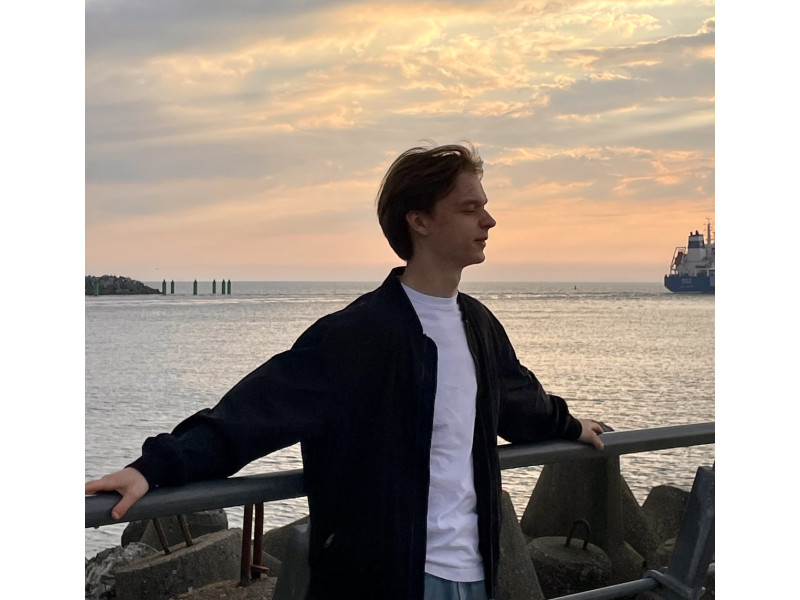 Elonas Sinušas. Asmeninio albumo nuotrauka