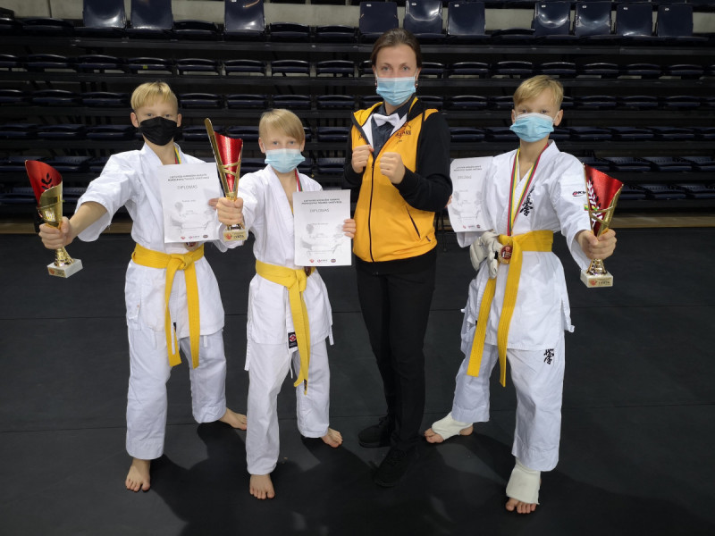 Gustas Loda, Nojus Bundulas, Kajus Loda ir trenerė Kristina Basova
