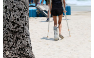 Atostogos už 1 500 eurų, gydymas – už 140 000: realios lietuvių istorijos užsienyje