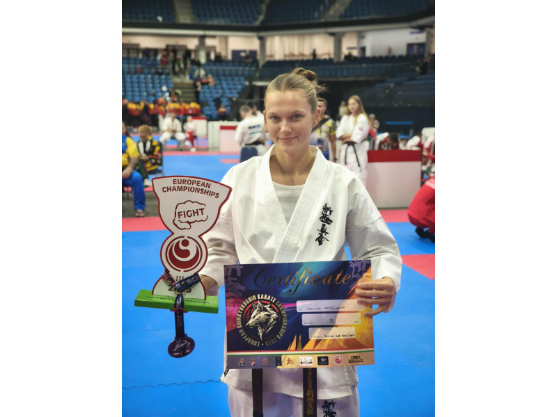 Karate mokyklos „Shodan“ auklėtinės Karolinos Radžiūnaitės pergalės Europos karate čempionate Vengrijoje