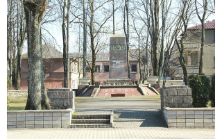 Palangos centre okupantų simboliai bado akis, bet meras sako, kad jie stūksos čia dar ilgai