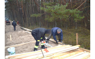 Palangos paplūdimiuose prasidėjo pasirengimo vasarai darbai – atnaujinami mediniai takai
