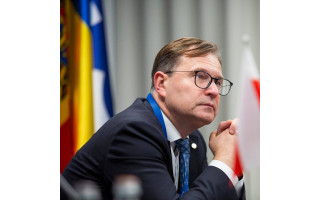 AR GRENLANDIJOJE ŽLUGS NATO?