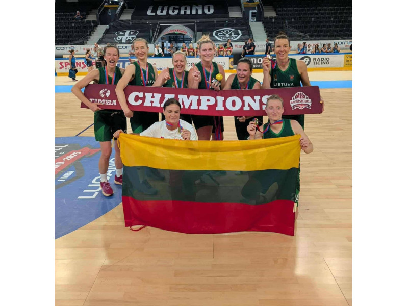 Palangiškės Lina Mikelevičienė ir Kornelija Balčiūnaitė tapo pasaulio moterų veteranių krepšinio čempionėmis
